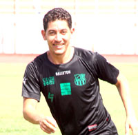 Aziz Rouaghia ...lex-Belouizdadi ...wlid Reghaia...Bonne chance et beaucoup de succès avec le MOBejaia...
